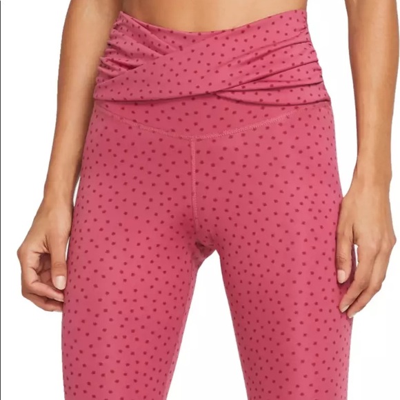 Nike Pants - NWT Nike yoga twist dotted 7/8 tight